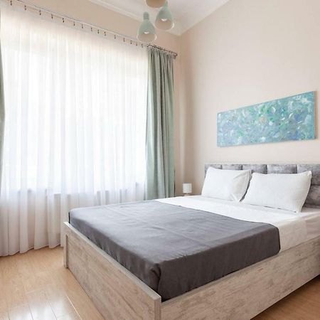 Wehost Apartment On A Colorful Street Тбилиси Екстериор снимка