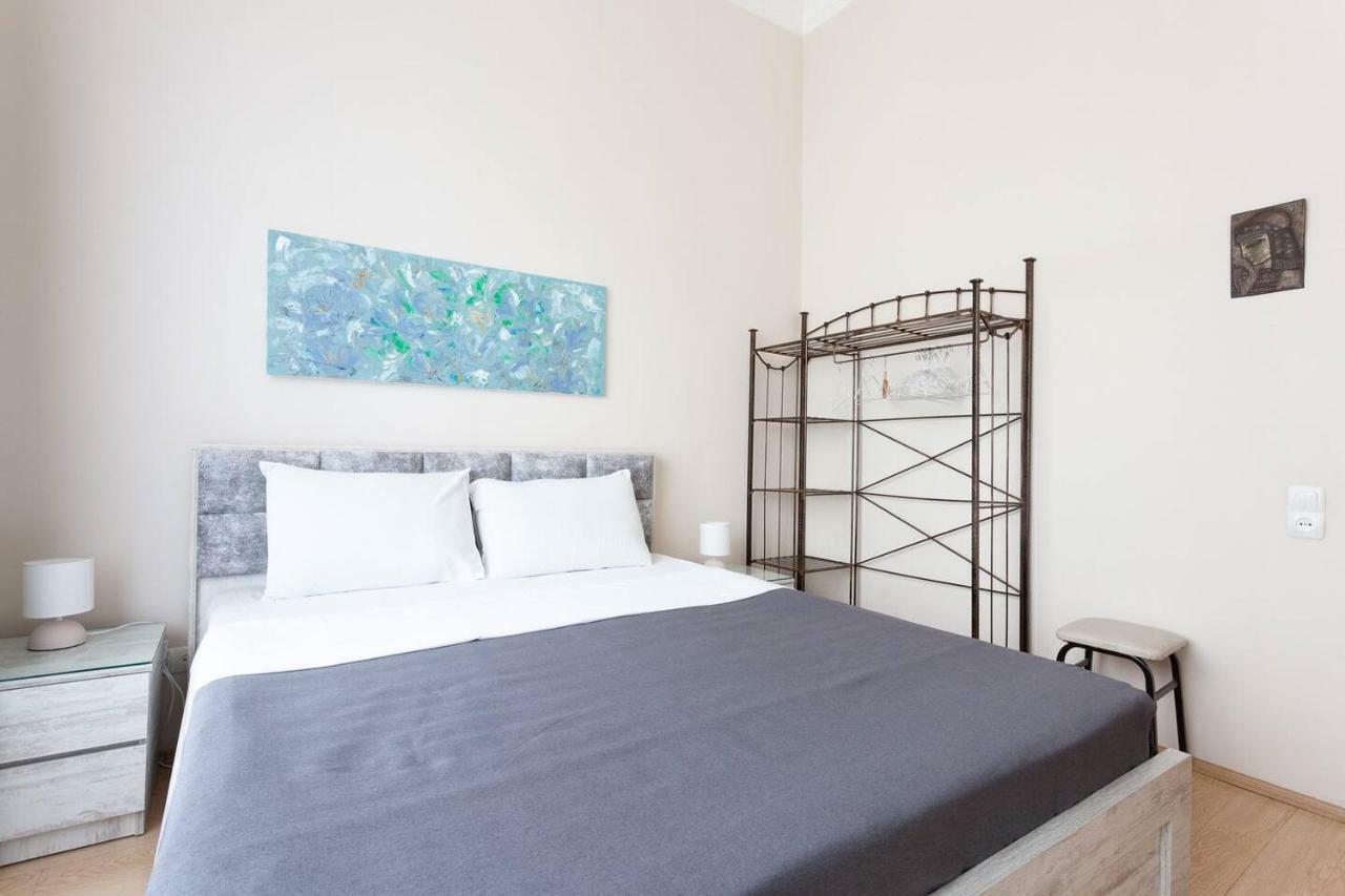 Wehost Apartment On A Colorful Street Тбилиси Екстериор снимка