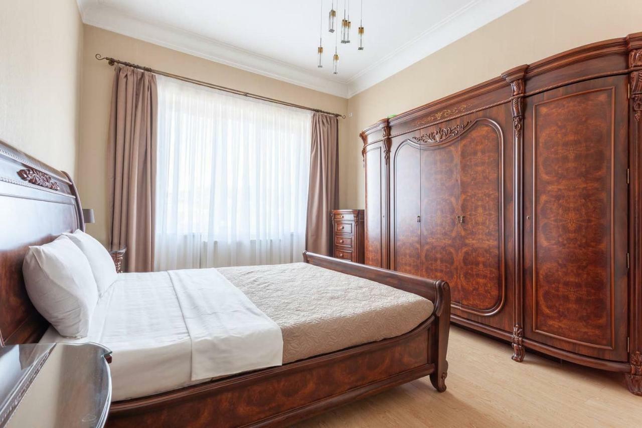 Wehost Apartment On A Colorful Street Тбилиси Екстериор снимка