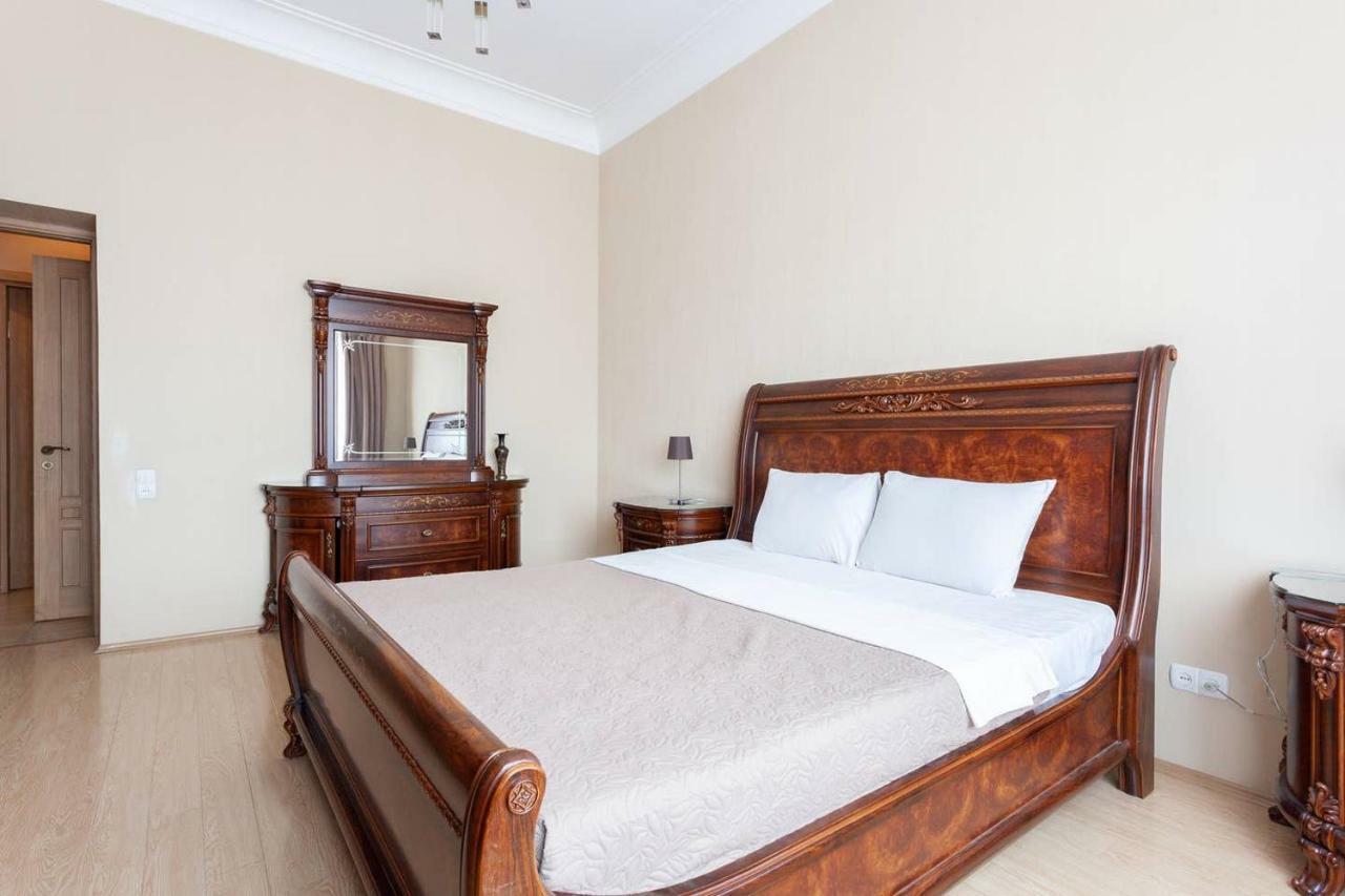 Wehost Apartment On A Colorful Street Тбилиси Екстериор снимка