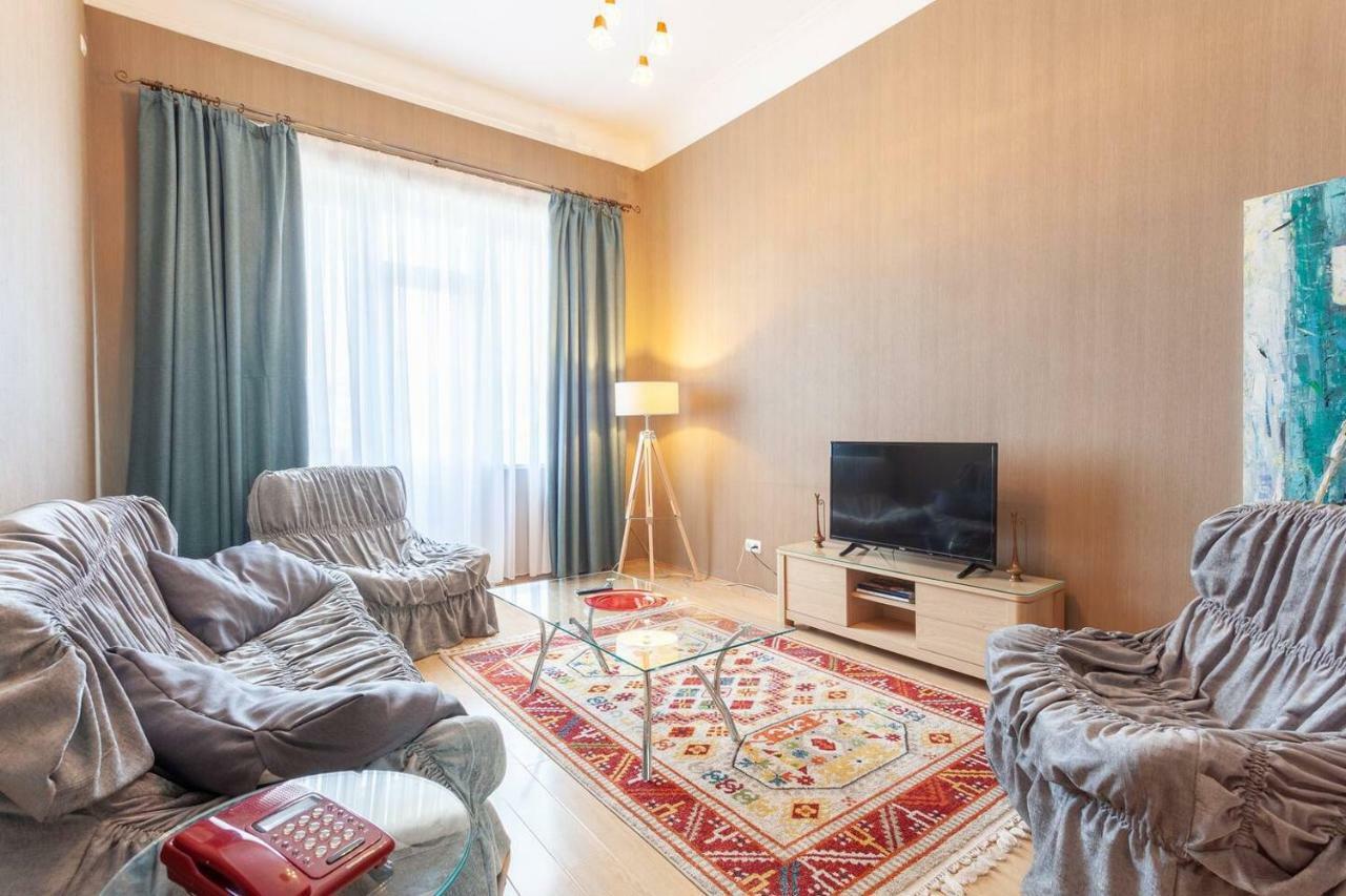 Wehost Apartment On A Colorful Street Тбилиси Екстериор снимка