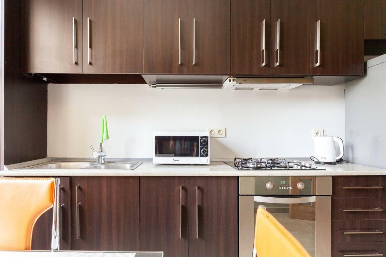 Wehost Apartment On A Colorful Street Тбилиси Екстериор снимка