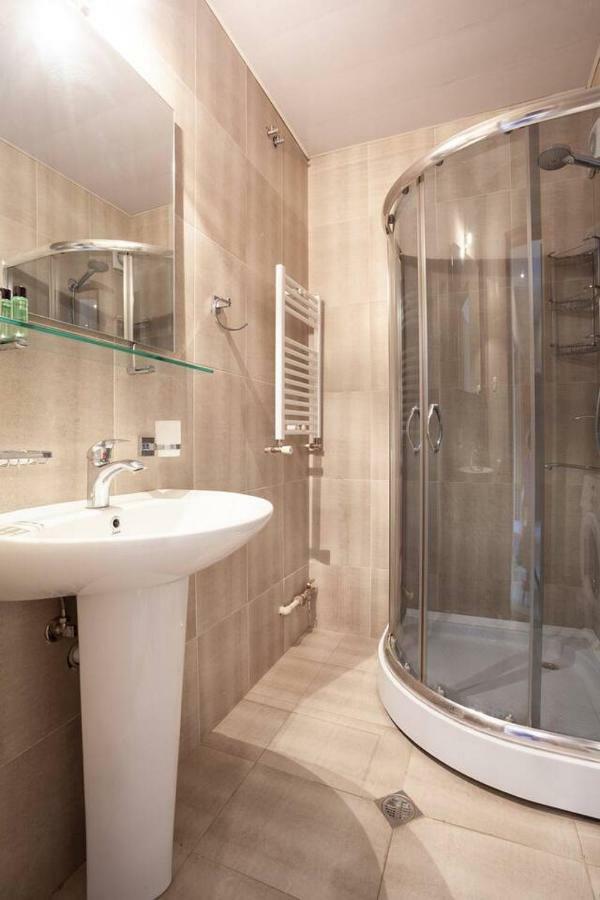 Wehost Apartment On A Colorful Street Тбилиси Екстериор снимка